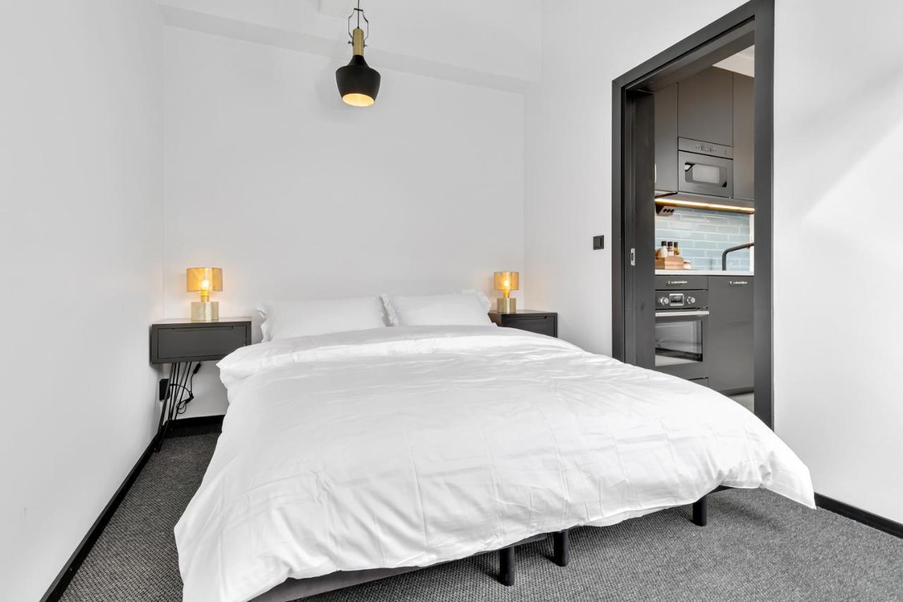 Apartment In The Heart Of ! *